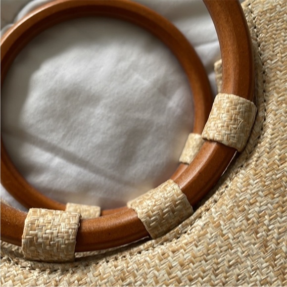 Summer straw bag with wooden handle | New - Picture 4 of 9